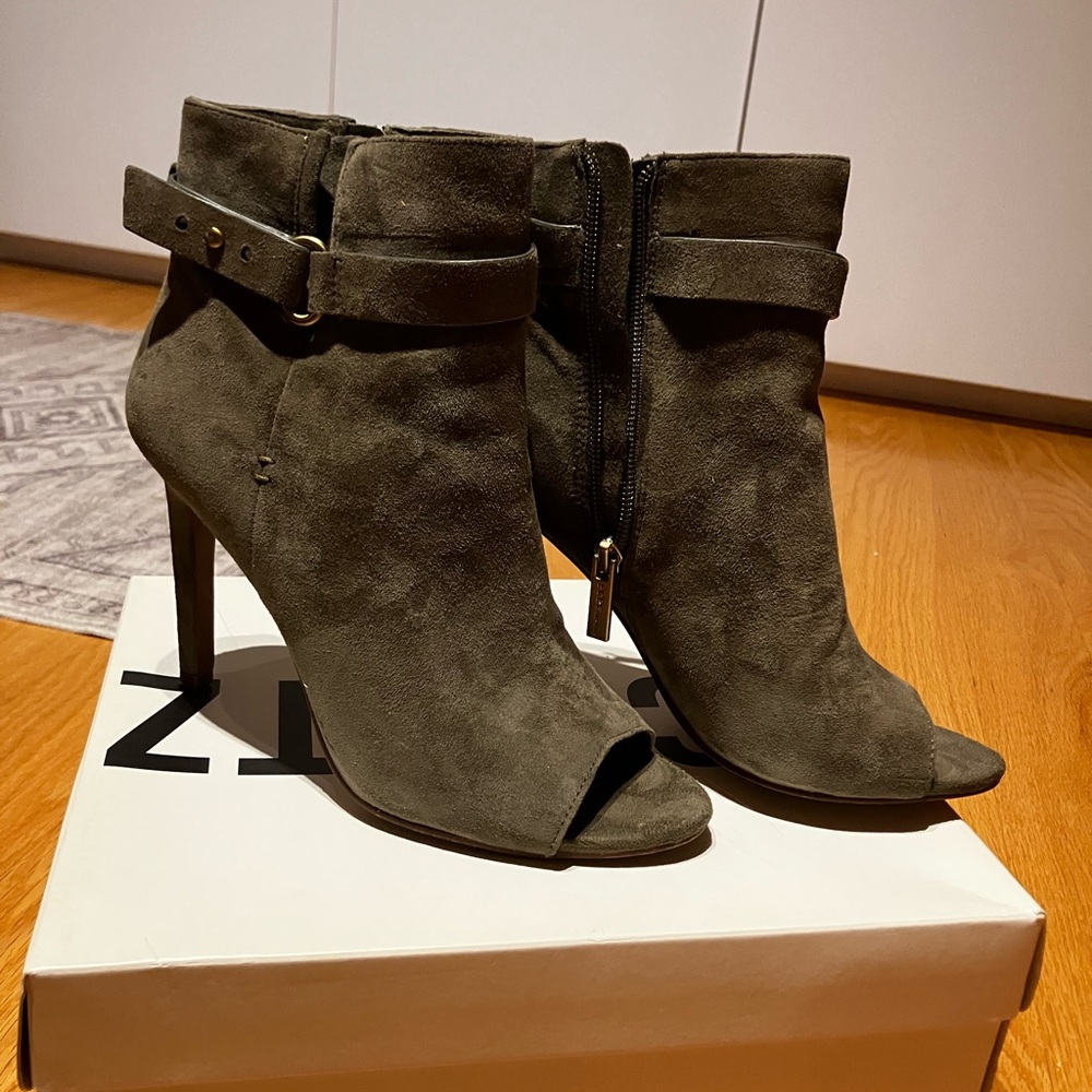 BCBGeneration heels size 8